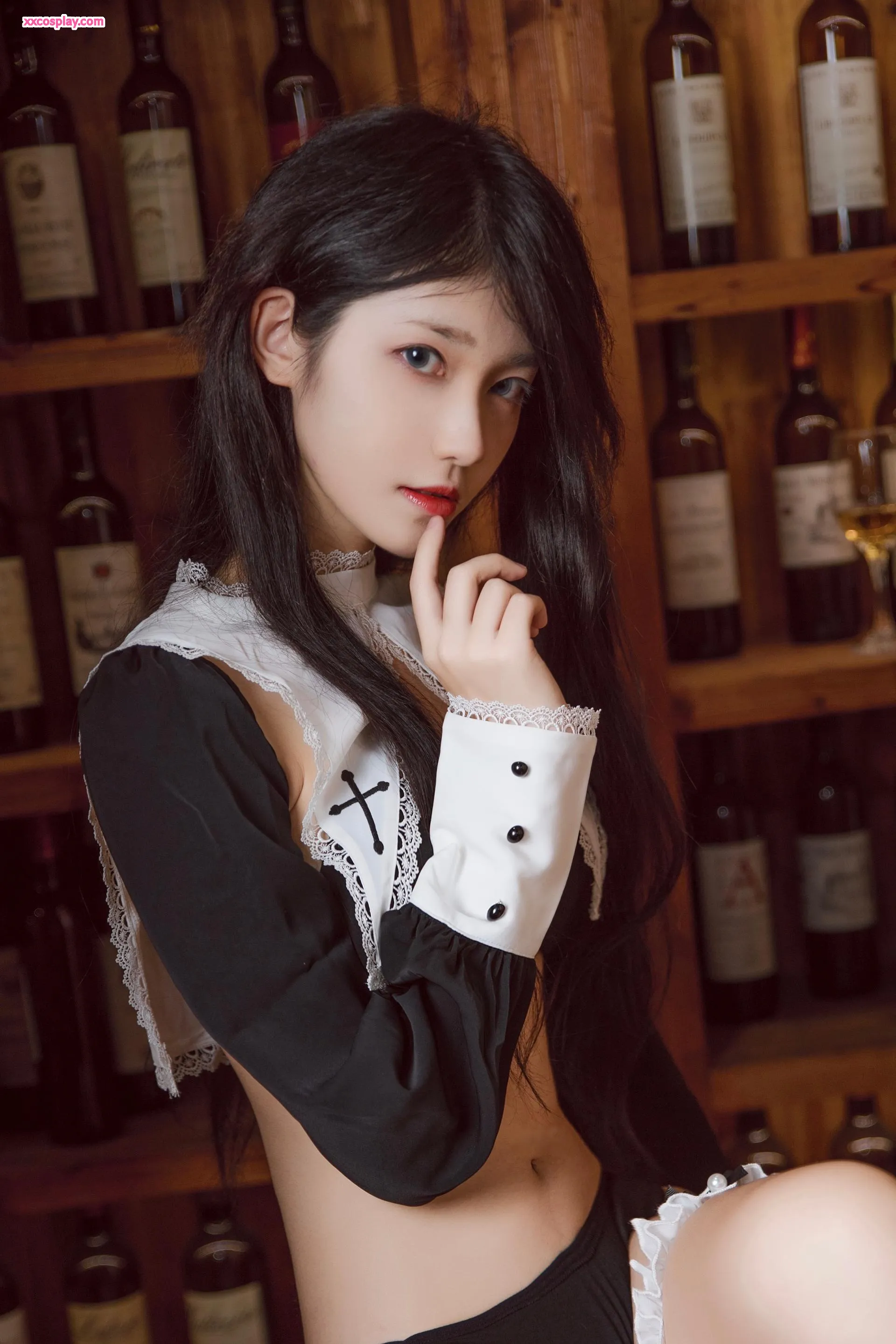 Nantao Momoko: Itim na Nun na Amoy ng Alak